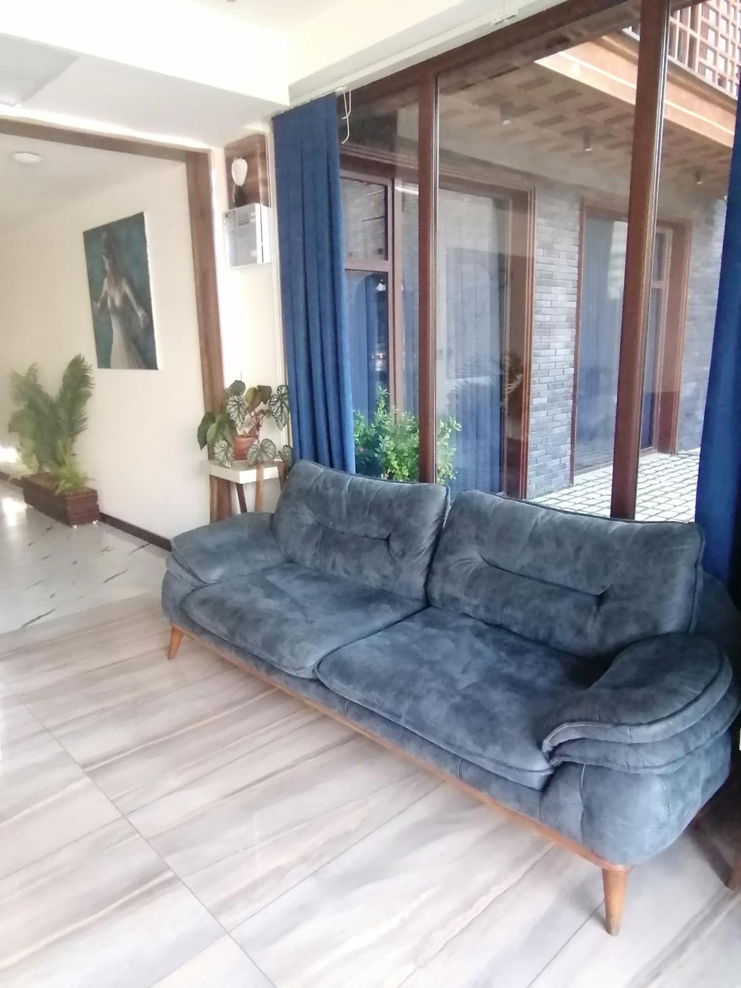 Luxin Hotell Tbilisi Exteriör bild